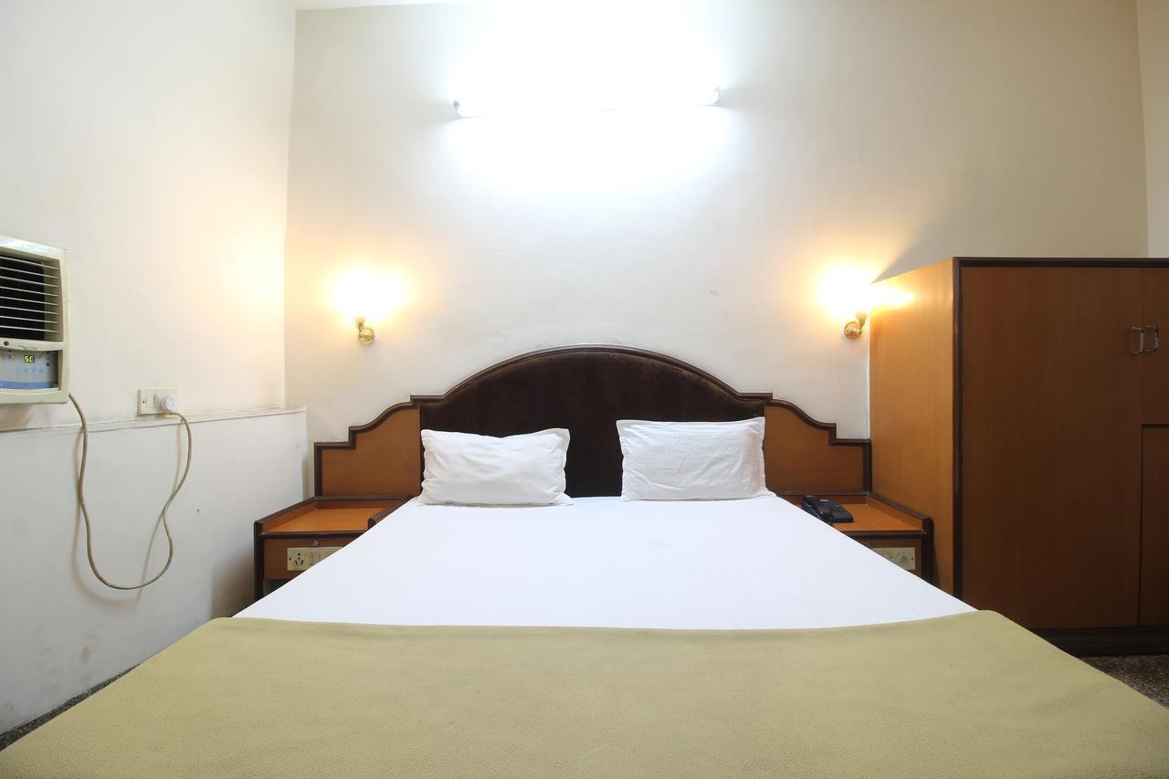 Soubhagya Inn 锡尔瓦萨 外观 照片